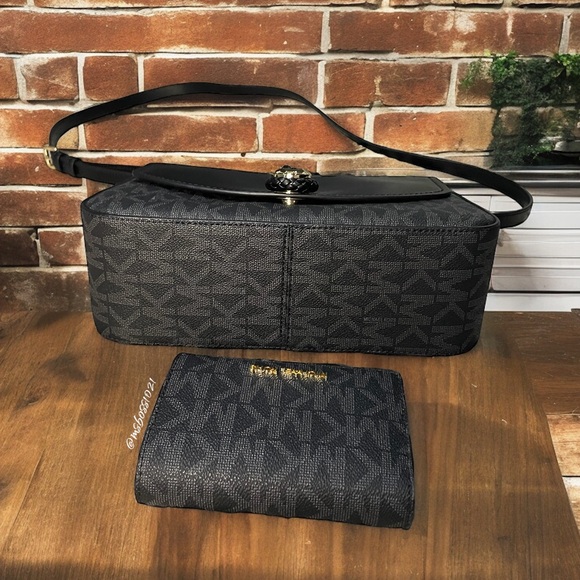 Michael Kors Lea MD Flap MSGR Crossbody + Wallet in Black/Gold NWT - Picture 5 of 6